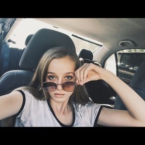 Meet your Posher, Abigail